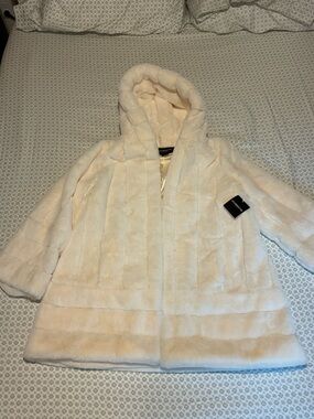 Liz Claiborne Cream Faux Fur Hooded Teddy Jacket